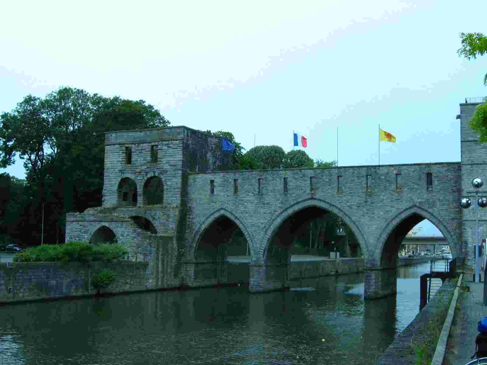 le Pont des Troux, Doornik