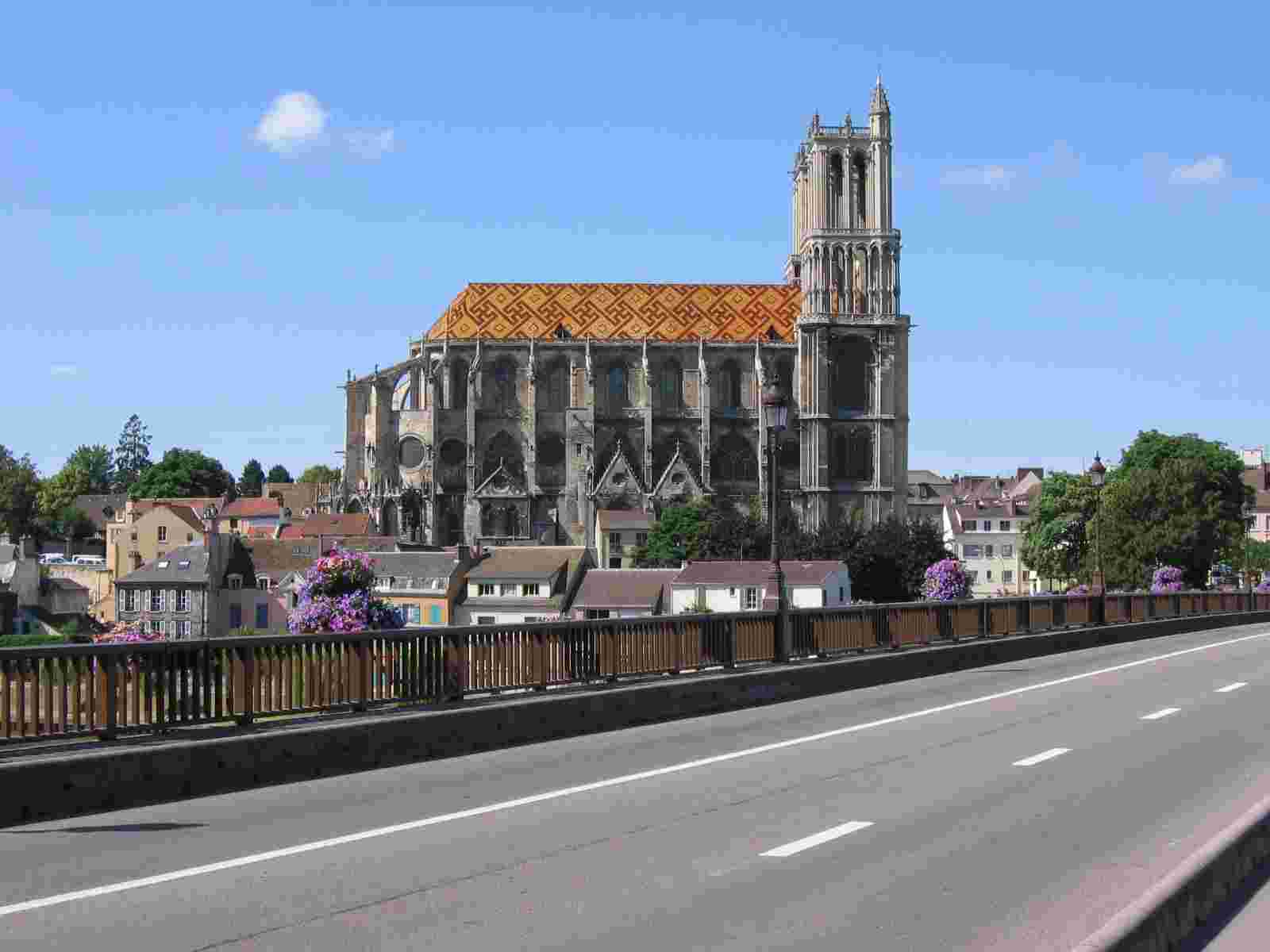 Manthes la Jolie - La Cathédrale